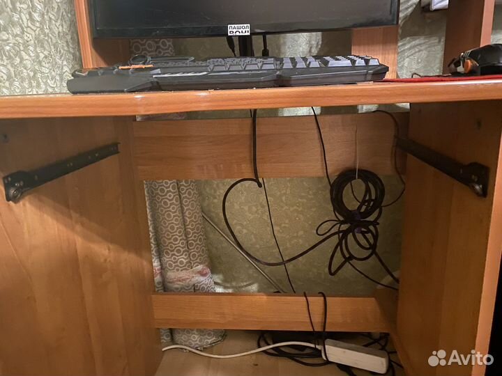 Компьютерный стол