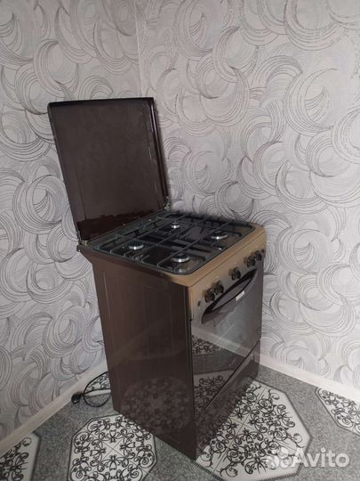 Газовая плита новая с электрической духовкой