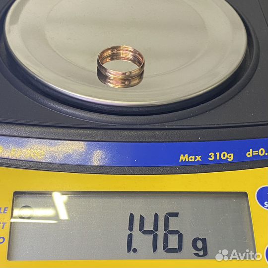 Золотое кольцо 585пр. вес: 1,46гр. размер: 18,8