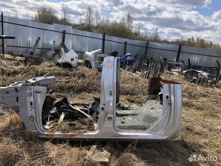 Порог со стойкой левой Nissan Navara d40