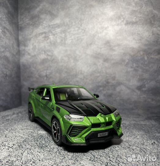 Металлическая машинка Lamborghini Urus c дымом