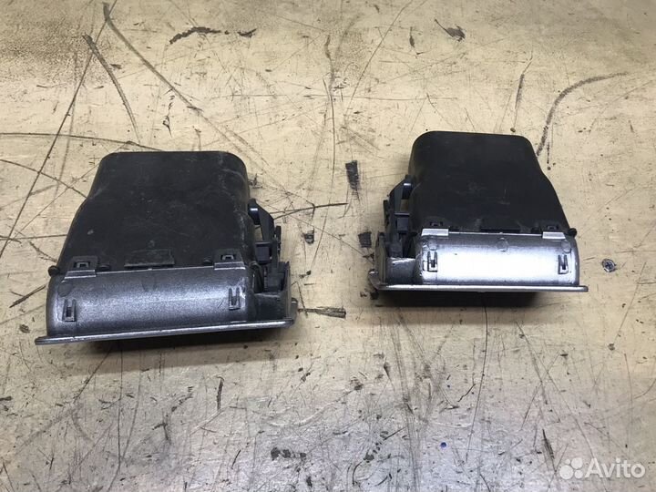 Дефлектор левый, правый Peugeot 307