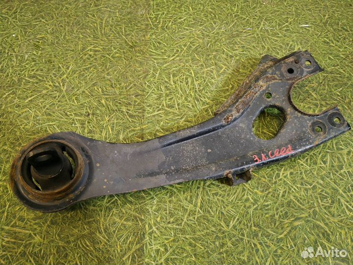 Рычаг продольный задний левый Kia Ceed ED G4FA 1.4