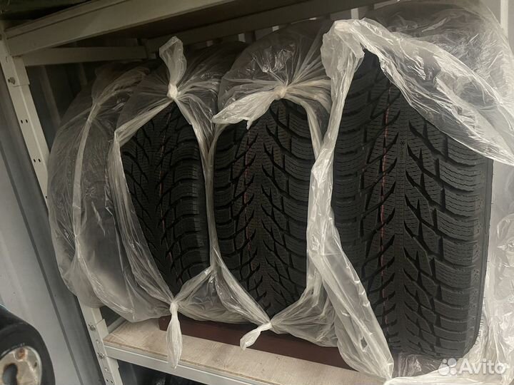 Nokian Tyres Hakkapeliitta R3 235/55 R20 102R