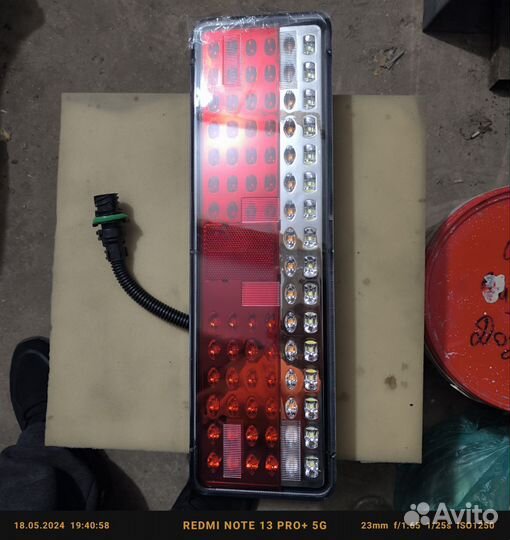 Задний фонарь для грузовых автомобилей