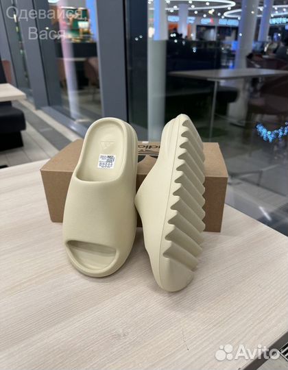 Шлепанцы слайды Adidas yeezy slide