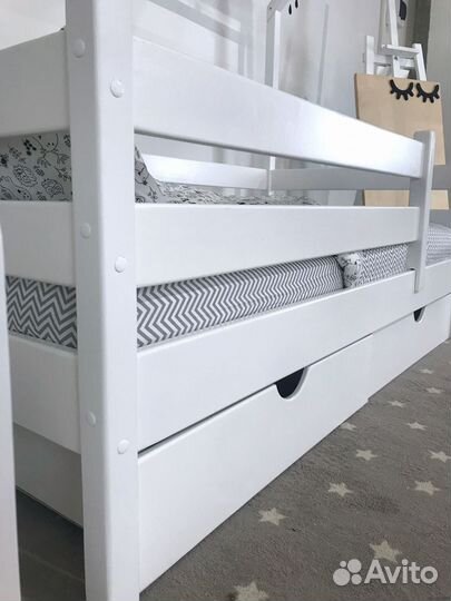 Детская кровать с бортиками