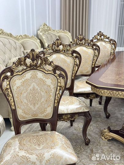 Стол и стулья для кухни. В наличии