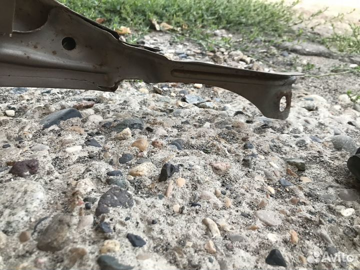 Крыло переднее левое крайслер м300 в наличие