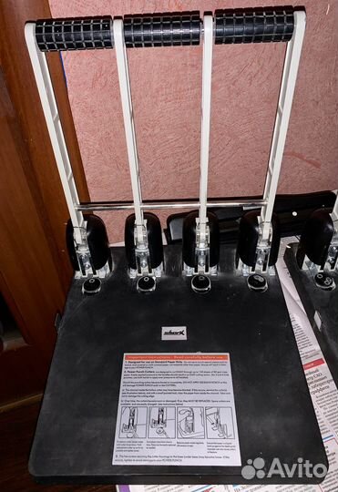 Дырокол Shark 4 отверстия до 150 листов нет ножей