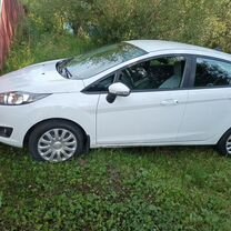 Ford Fiesta 1.6 AMT, 2018, 85 000 км, с пробегом, цена 950 000 руб.