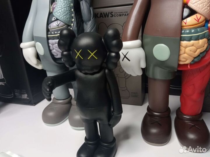 Коллекционные фигурки kaws