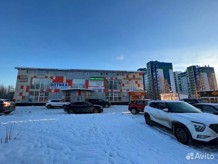 Торговый центр с арендаторами в жилом массиве