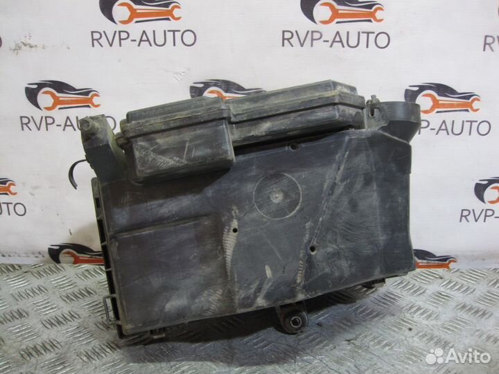 Корпус воздушного фильтра Mitsubishi Carisma 1.8