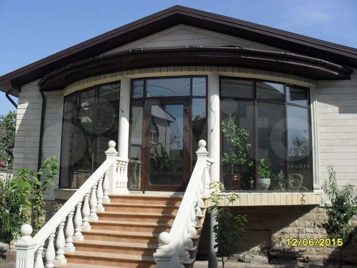 Дом 1100 м² на участке 14 сот.