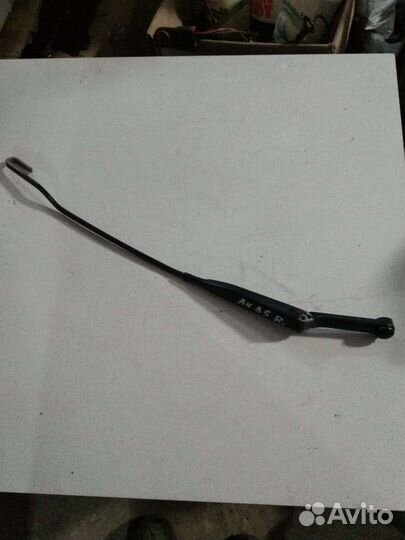 Поводок дворника левый правый Audi A4 B5
