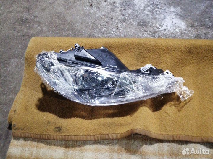 Фара правая peugeot 206 дорест