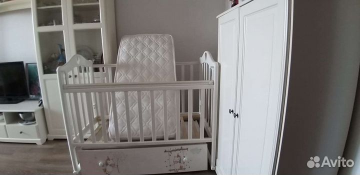 Детская кроватка с маятником + матрас