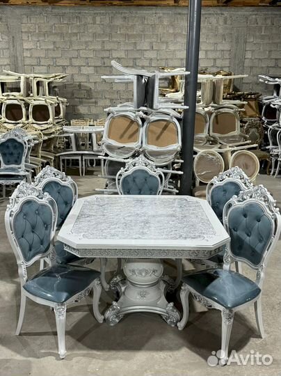 Стол и стулья в гостиную. В наличии