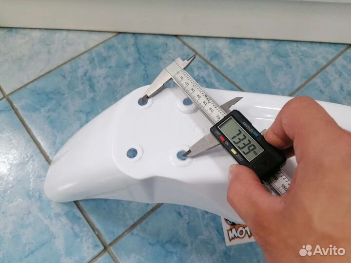 Крыло переднее кросс белое