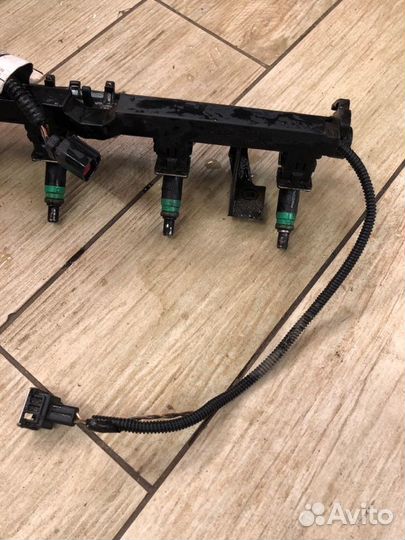 Топливная рейка Ford Focus 2 хетчбек 1.6 2008