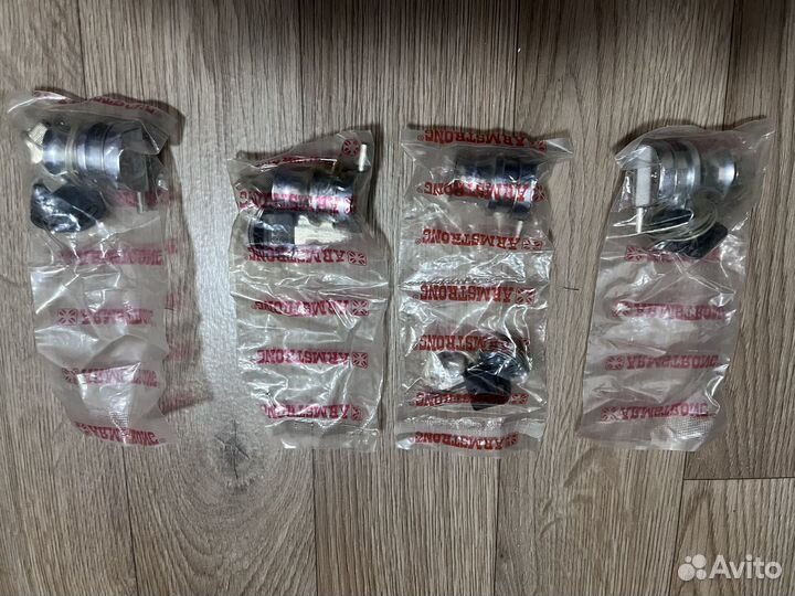 Замочки доя стеклянной витрины