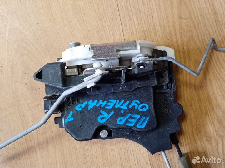 Замок двери передний правый mitsubishi outlander 1