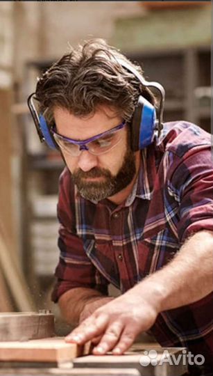 Столяр по изготовлению деревянных изделий
