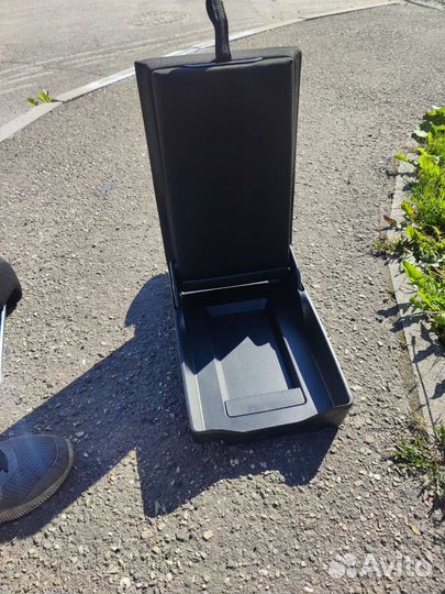 Подлокотник Октавия а5