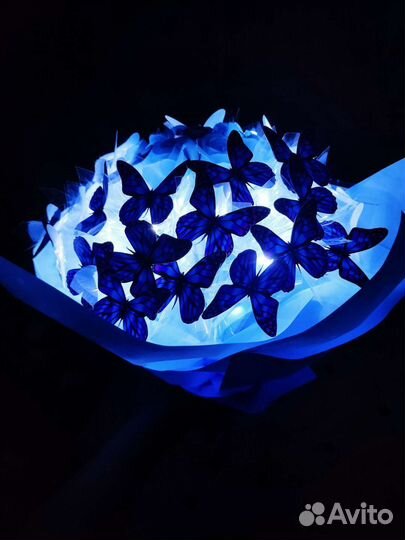 Светящийся букет из бабочек