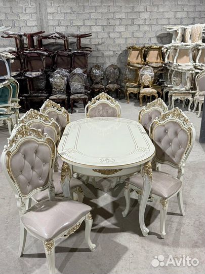 Стол и стулья