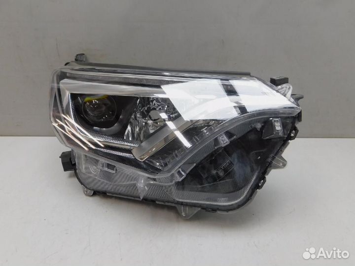 Фара правая Toyota RAV4