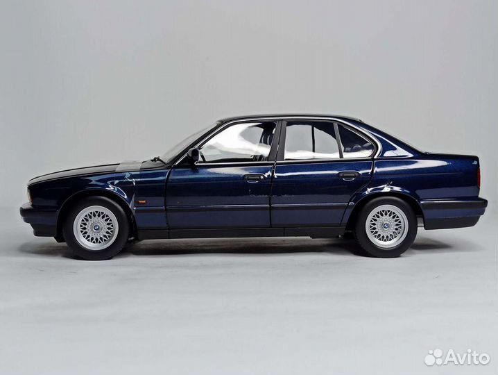 Bmw 535i E34 1988 Blue Minichamps 1:18