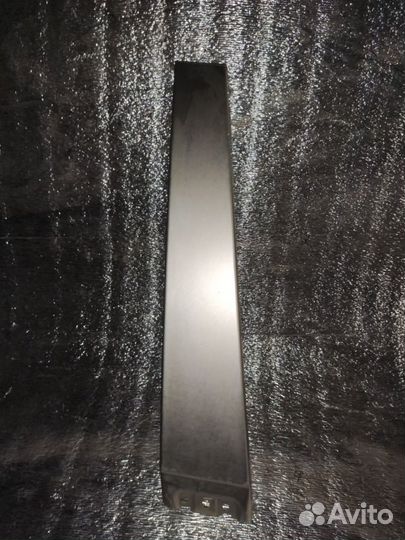 Накладка стойки передняя правая Porsche Cayenne S