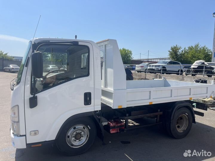 Isuzu Elf, 2011