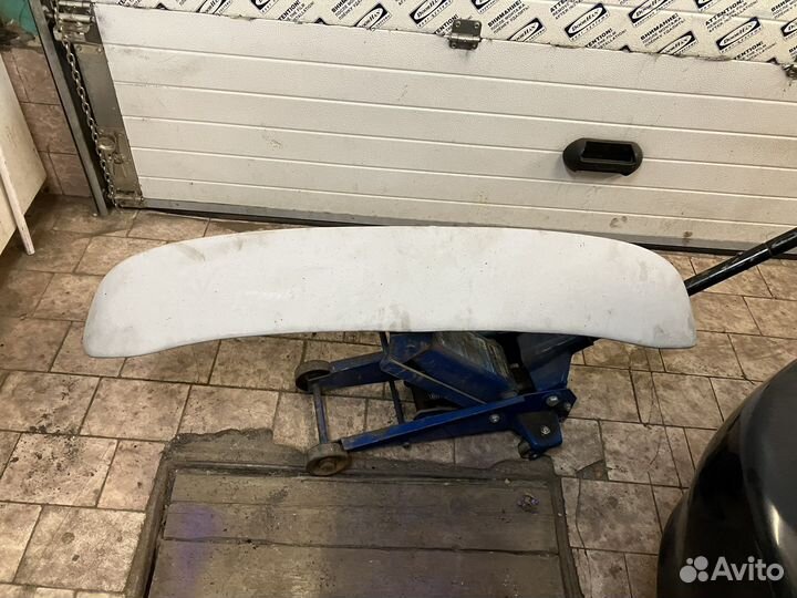 Спойлер на крышку багажника