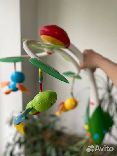 Музыкальный мобиль на кроватку
