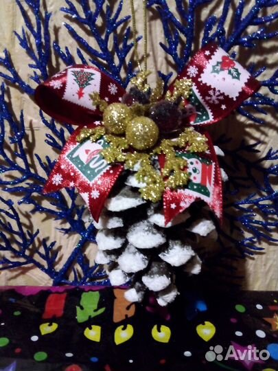 Новогодние игрушки ручной работы из шишек