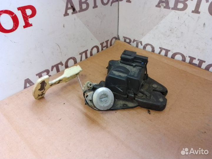 Замок багажника Dodge Stratus