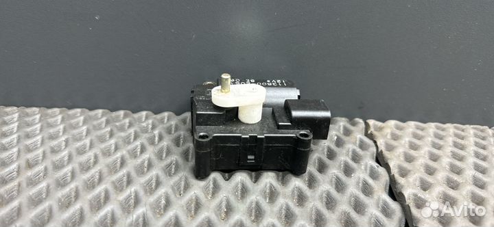 Моторчик заслонки печки Toyota Corolla 113800-2051