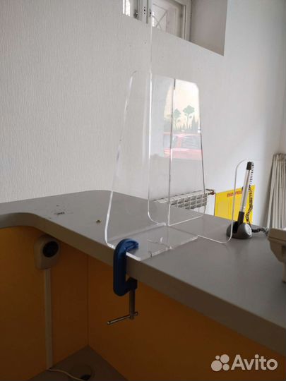 Защитный экран из оргстекла