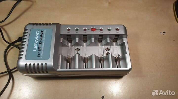 Зарядное устройство Lenmar 5 in 1 Battery Charger