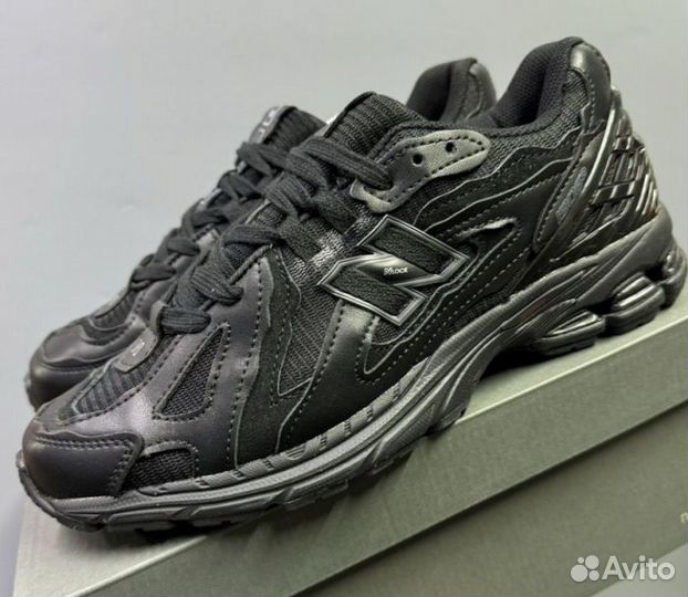 Черные New Balance 1906
