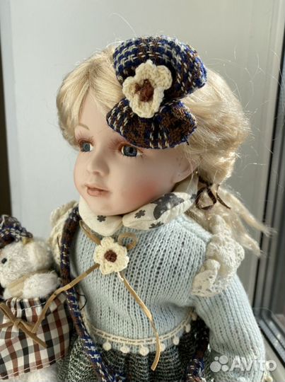 Кукла фарфоровая коллекционная