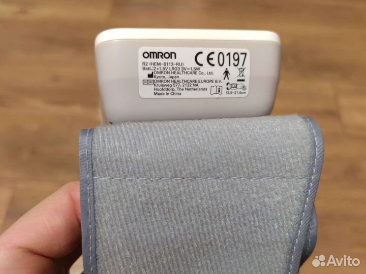 Тонометр на запястье omron