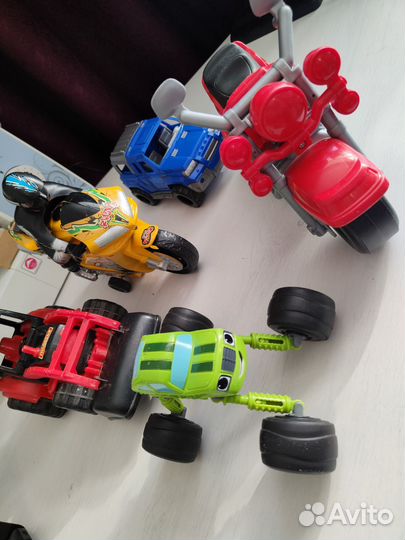 Детские игрушки машины пакетом