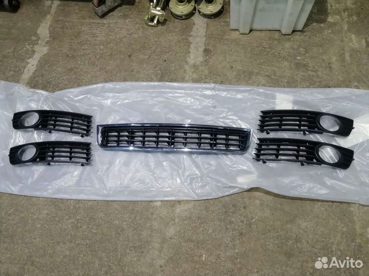 Решётки переднего бампера Ауди А4 Б6 Хром