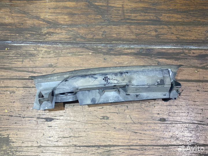 Воздуховод радиатора на Вольво с40