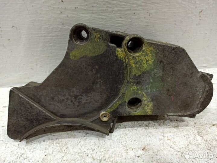 Кронштейн двигателя