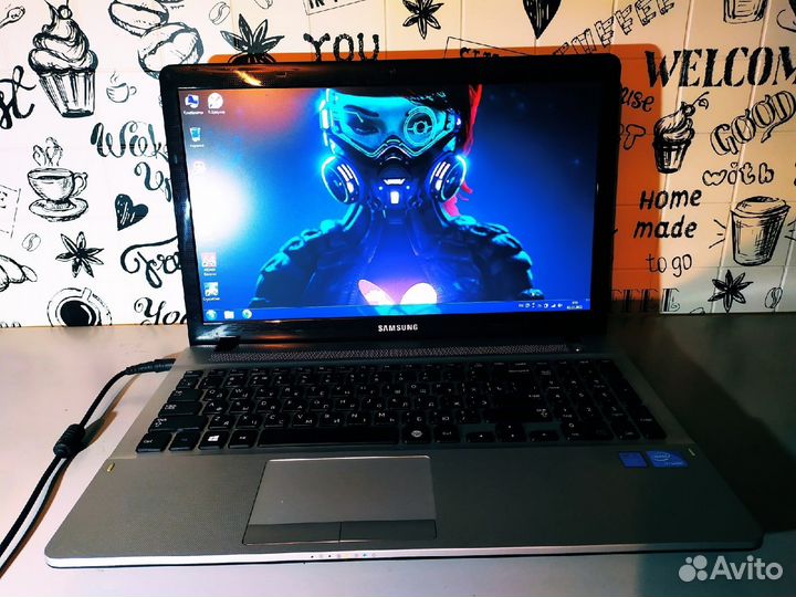 Samsung NP300E5V - Core i3-3 Gen \ 4 озу \ 250 HDD